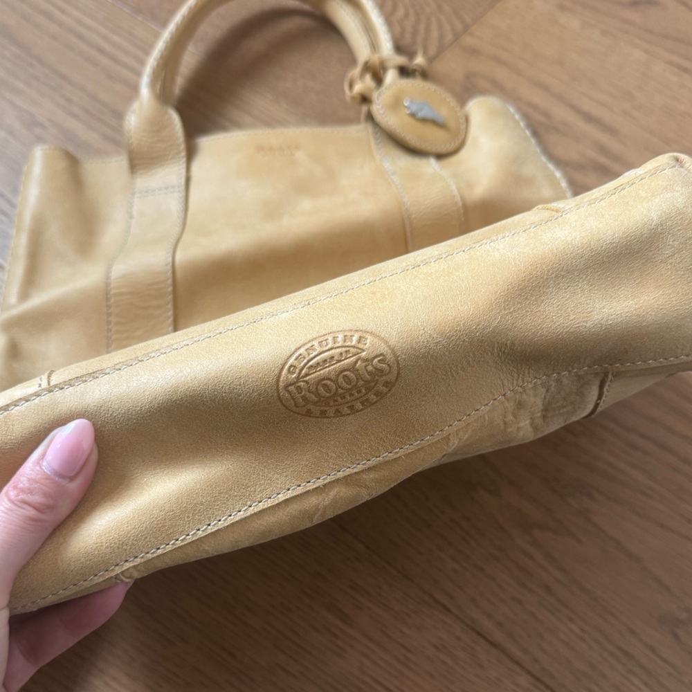 Roots Leather Unlined Tote Crossbody Bag - Beige Honey Leather - Like New - Picture 4 of 8